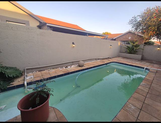 3 BEDROOM TOWNHOUSE FOR SALE IN VANDERBIJLPARK SE 3